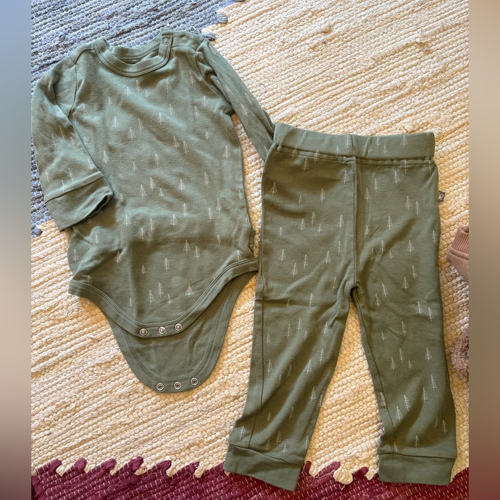 Goumi Green Baby Onesie and Pants Set
